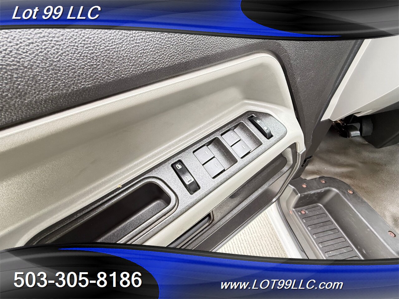 2012 Mobility Ventures MV-1 136k - 4.6L V8 - WHEELCHAIR VAN 6 Passenger Power Side Ramp - Photo 40 - Milwaukie, OR 97267