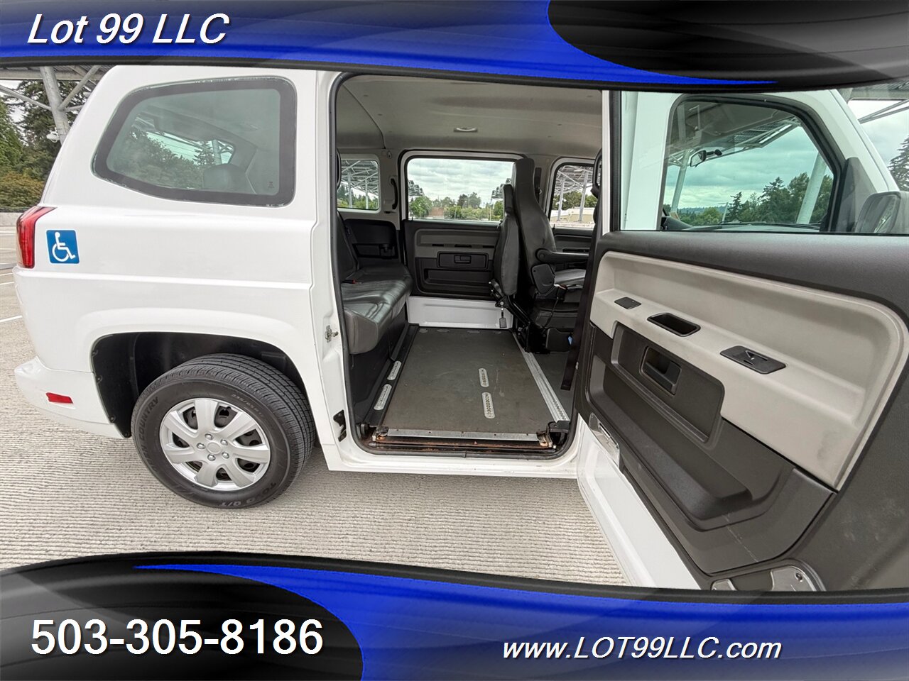2012 Mobility Ventures MV-1 136k - 4.6L V8 - WHEELCHAIR VAN 6 Passenger Power Side Ramp - Photo 4 - Milwaukie, OR 97267