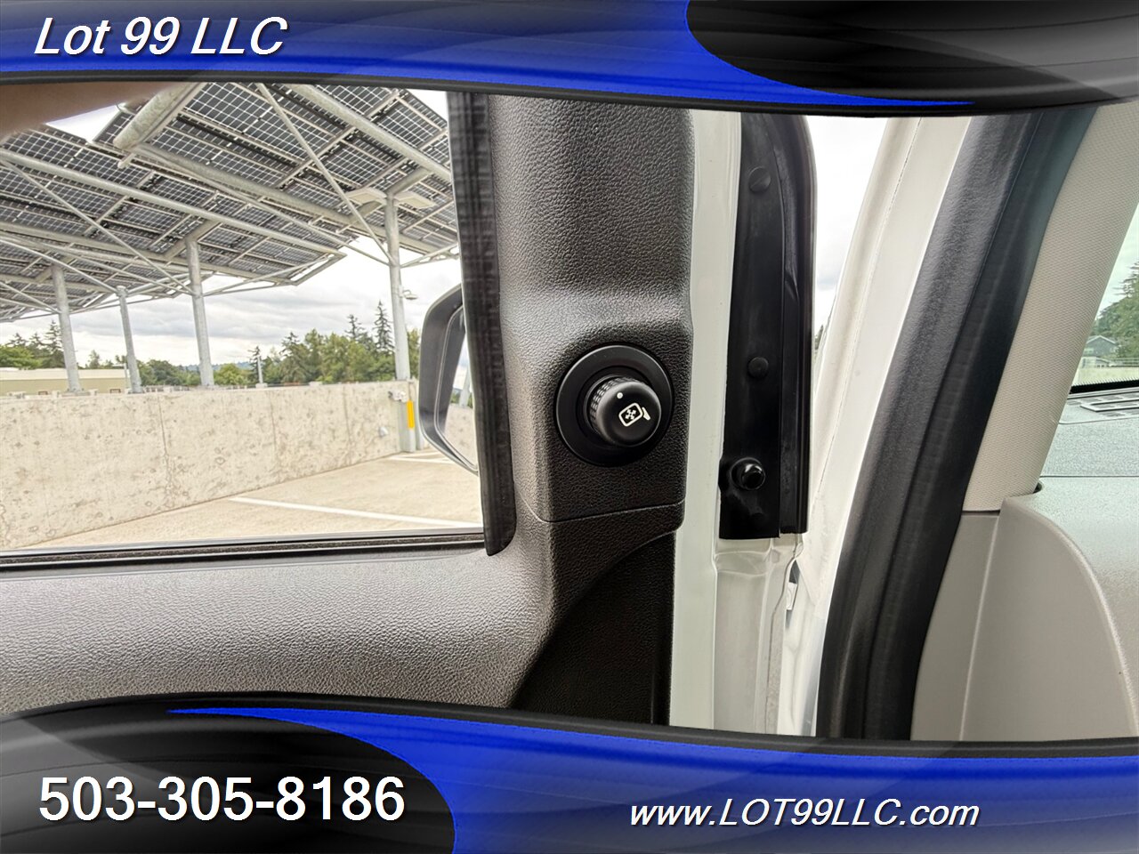 2012 Mobility Ventures MV-1 136k - 4.6L V8 - WHEELCHAIR VAN 6 Passenger Power Side Ramp - Photo 41 - Milwaukie, OR 97267