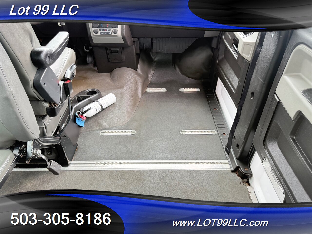 2012 Mobility Ventures MV-1 136k - 4.6L V8 - WHEELCHAIR VAN 6 Passenger Power Side Ramp - Photo 9 - Milwaukie, OR 97267