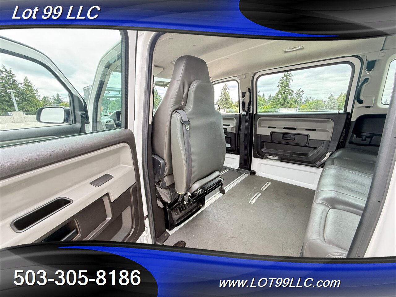 2012 Mobility Ventures MV-1 136k - 4.6L V8 - WHEELCHAIR VAN 6 Passenger Power Side Ramp - Photo 29 - Milwaukie, OR 97267