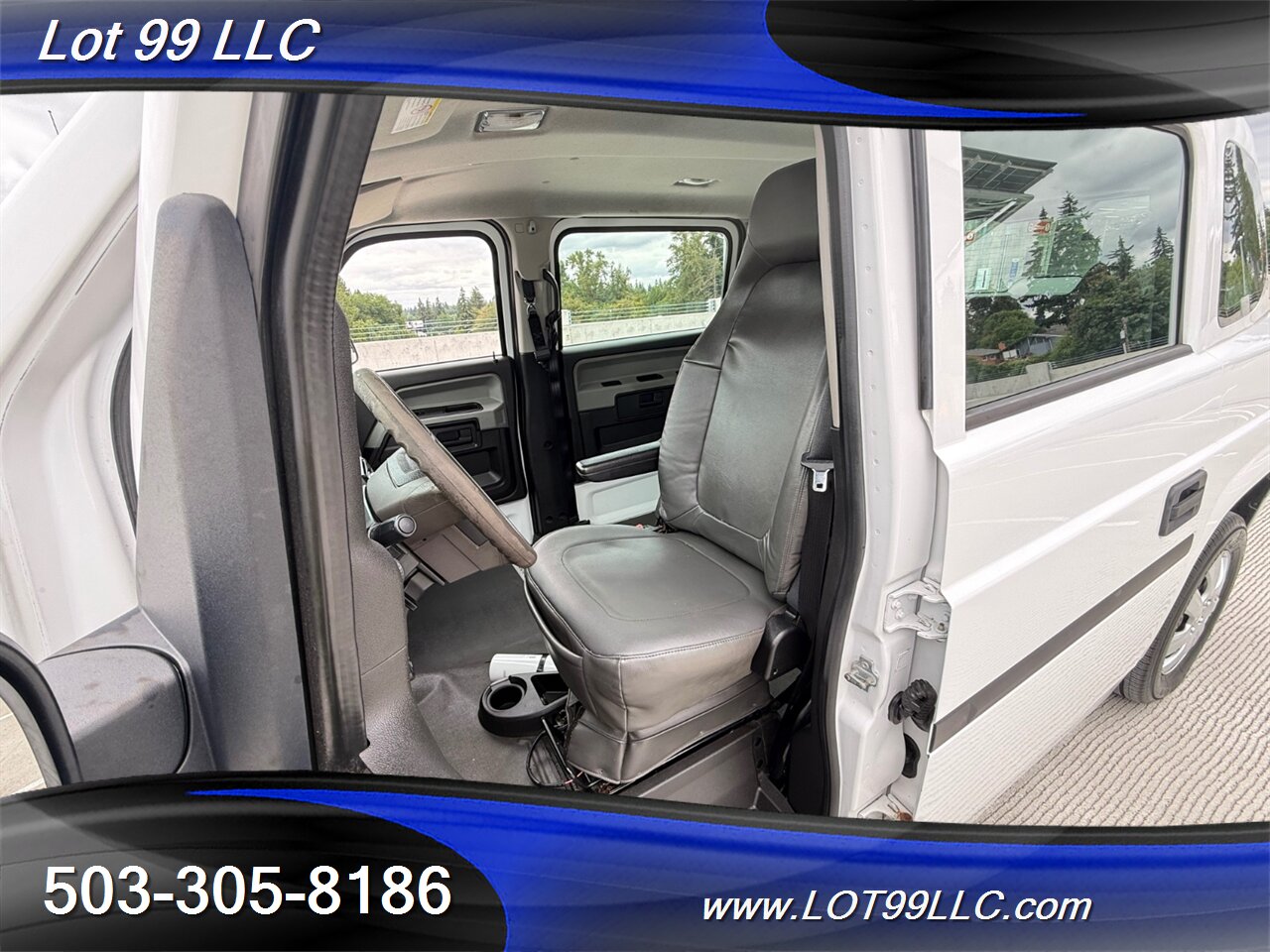 2012 Mobility Ventures MV-1 136k - 4.6L V8 - WHEELCHAIR VAN 6 Passenger Power Side Ramp - Photo 22 - Milwaukie, OR 97267