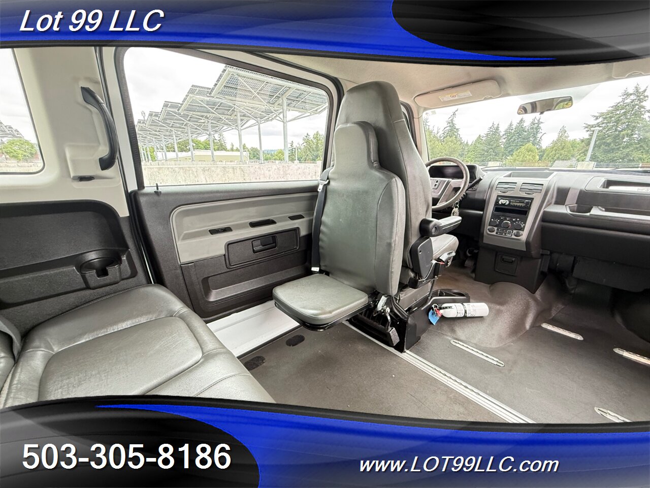 2012 Mobility Ventures MV-1 136k - 4.6L V8 - WHEELCHAIR VAN 6 Passenger Power Side Ramp - Photo 28 - Milwaukie, OR 97267