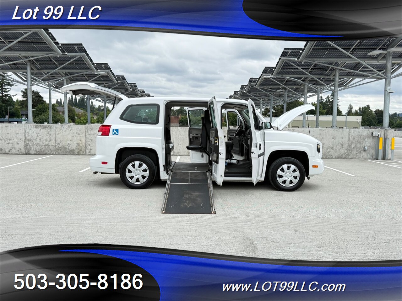 2012 Mobility Ventures MV-1 136k - 4.6L V8 - WHEELCHAIR VAN 6 Passenger Power Side Ramp - Photo 11 - Milwaukie, OR 97267