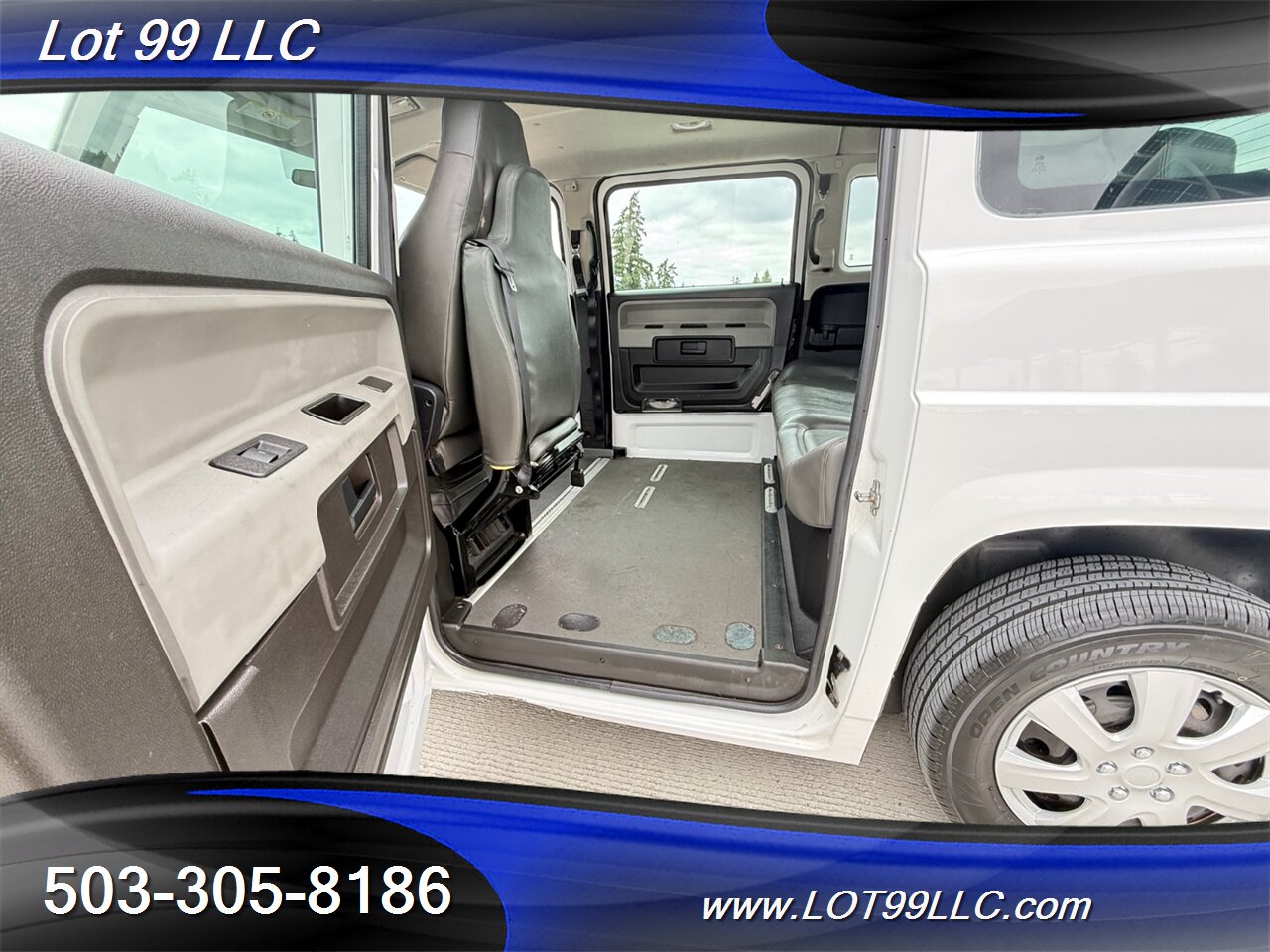 2012 Mobility Ventures MV-1 136k - 4.6L V8 - WHEELCHAIR VAN 6 Passenger Power Side Ramp - Photo 48 - Milwaukie, OR 97267