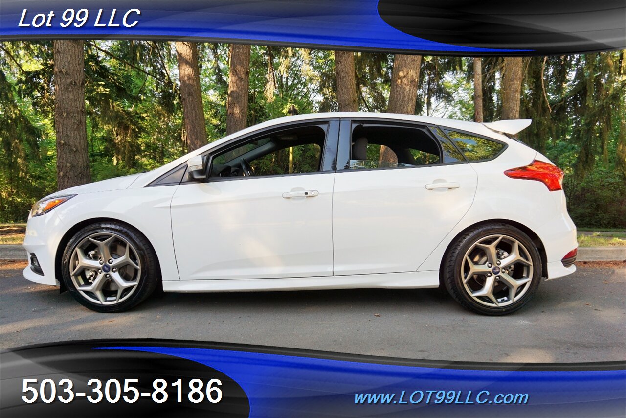 2017 Ford Focus ST Only 35k 2.0L Turbo 6 Speed Manual 2 OWNERS   - Photo 1 - Milwaukie, OR 97267