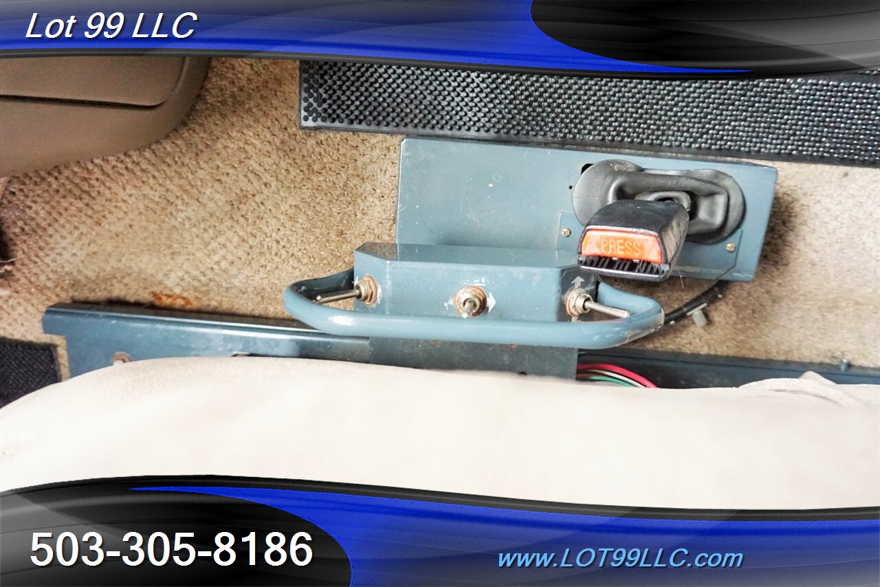 2006 Ford E-Series Chassis E350 Econoline 66K WheelChair HIGH ROOF Power Ramp - Photo 35 - Milwaukie, OR 97267