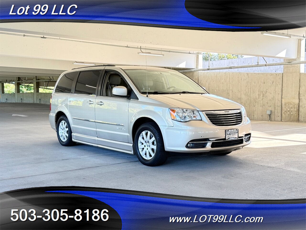 2013 Chrysler Town & Country Touring 128k BraunAbility WHEELCHAIR VAN Side Ramp DVD Navi Camera Power Doors - Photo 12 - Milwaukie, OR 97267