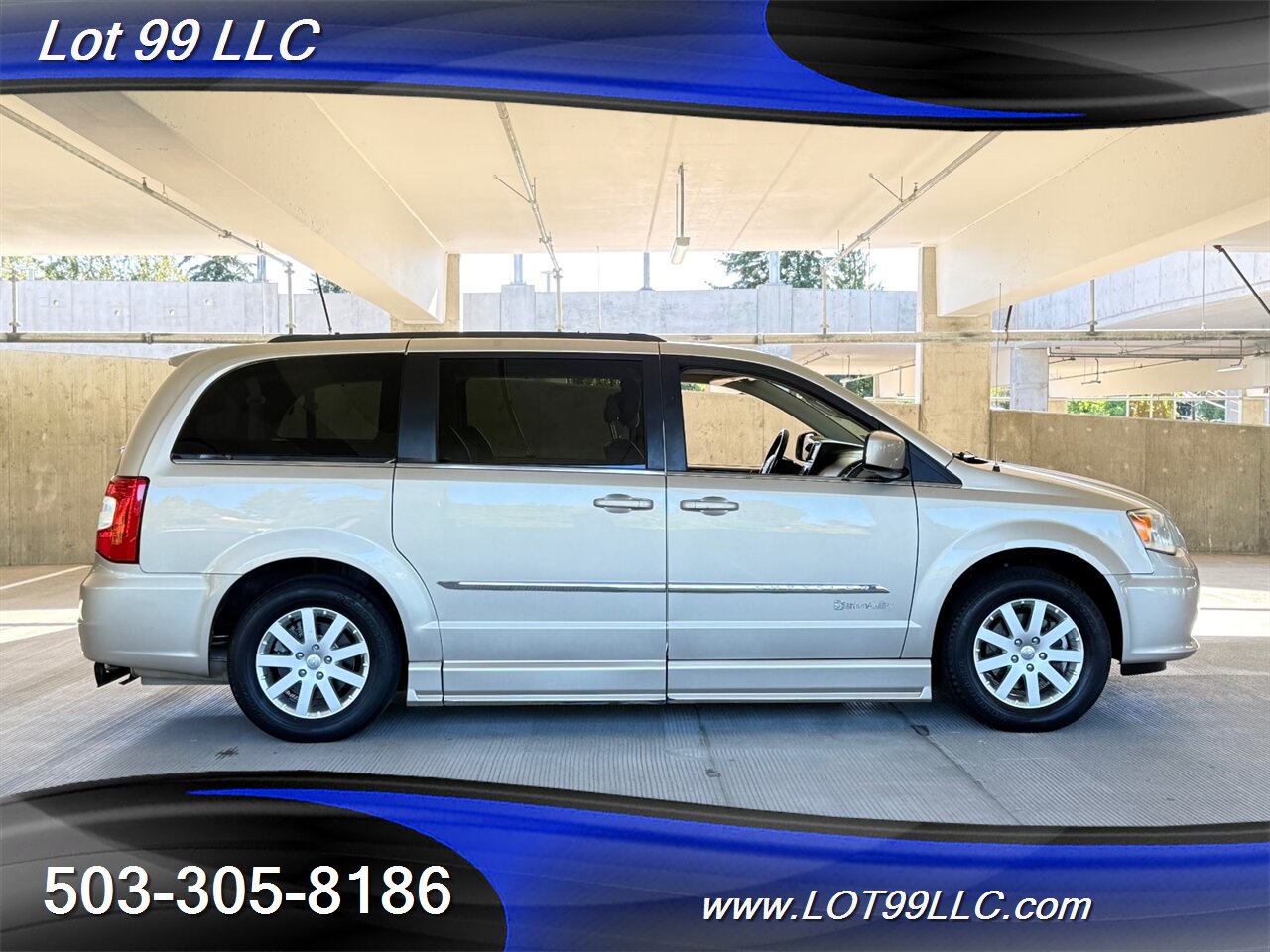 2013 Chrysler Town & Country Touring 128k BraunAbility WHEELCHAIR VAN Side Ramp DVD Navi Camera Power Doors - Photo 13 - Milwaukie, OR 97267
