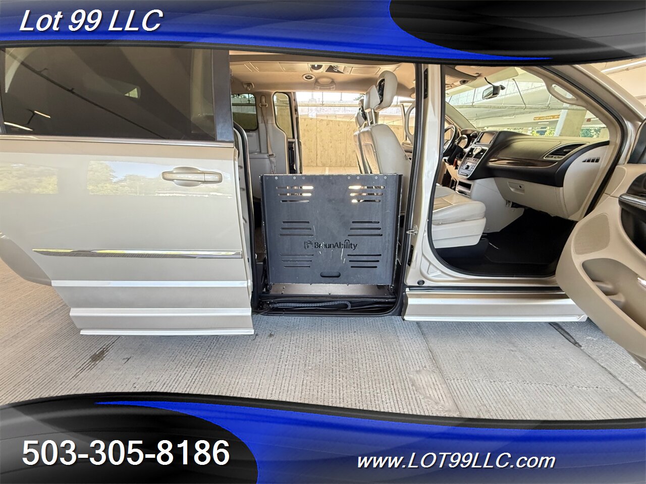 2013 Chrysler Town & Country Touring 128k BraunAbility WHEELCHAIR VAN Side Ramp DVD Navi Camera Power Doors - Photo 44 - Milwaukie, OR 97267