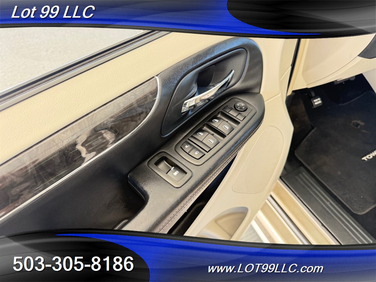 2013 Chrysler Town & Country Touring 128k BraunAbility WHEELCHAIR VAN Side Ramp DVD Navi Camera Power Doors - Photo 33 - Milwaukie, OR 97267