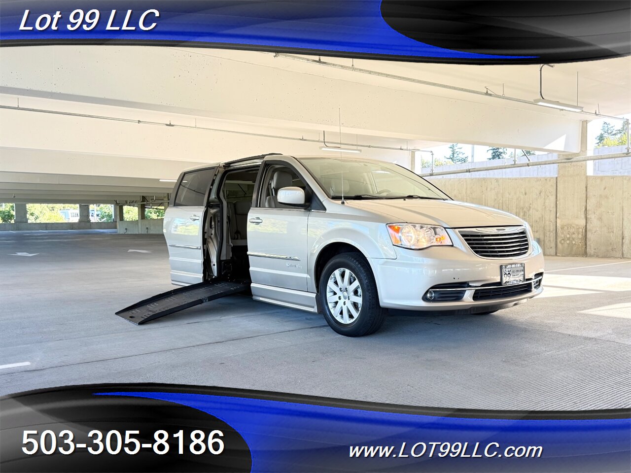 2013 Chrysler Town & Country Touring 128k BraunAbility WHEELCHAIR VAN Side Ramp DVD Navi Camera Power Doors - Photo 2 - Milwaukie, OR 97267