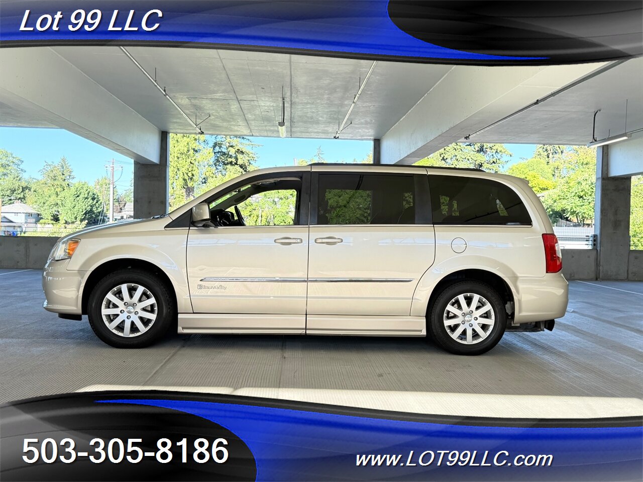 2013 Chrysler Town & Country Touring 128k BraunAbility WHEELCHAIR VAN Side Ramp DVD Navi Camera Power Doors - Photo 9 - Milwaukie, OR 97267