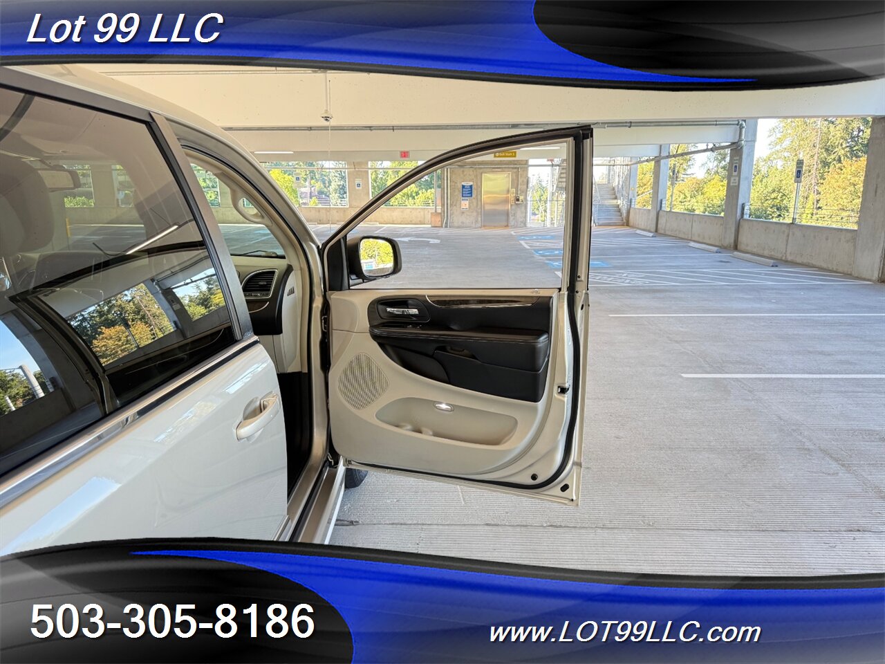 2013 Chrysler Town & Country Touring 128k BraunAbility WHEELCHAIR VAN Side Ramp DVD Navi Camera Power Doors - Photo 43 - Milwaukie, OR 97267