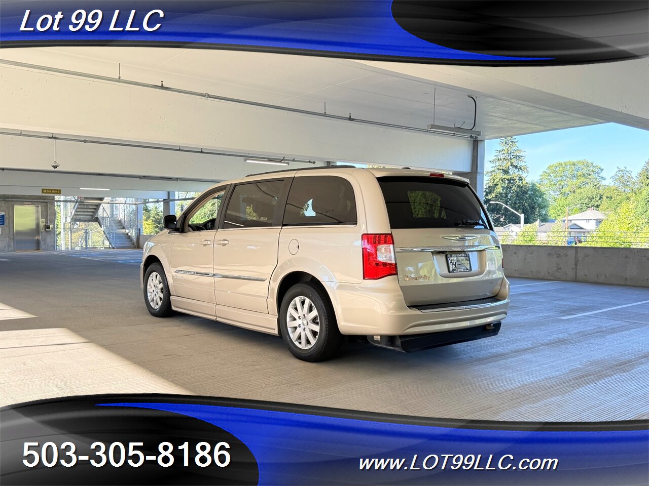 2013 Chrysler Town & Country Touring 128k BraunAbility WHEELCHAIR VAN Side Ramp DVD Navi Camera Power Doors - Photo 16 - Milwaukie, OR 97267