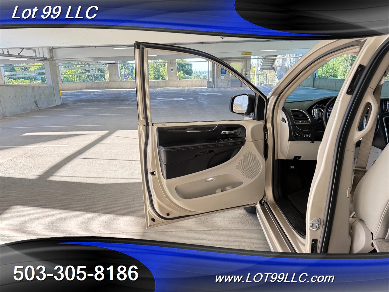 2013 Chrysler Town & Country Touring 128k BraunAbility WHEELCHAIR VAN Side Ramp DVD Navi Camera Power Doors - Photo 32 - Milwaukie, OR 97267