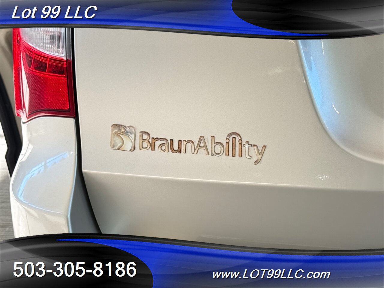 2013 Chrysler Town & Country Touring 128k BraunAbility WHEELCHAIR VAN Side Ramp DVD Navi Camera Power Doors - Photo 49 - Milwaukie, OR 97267