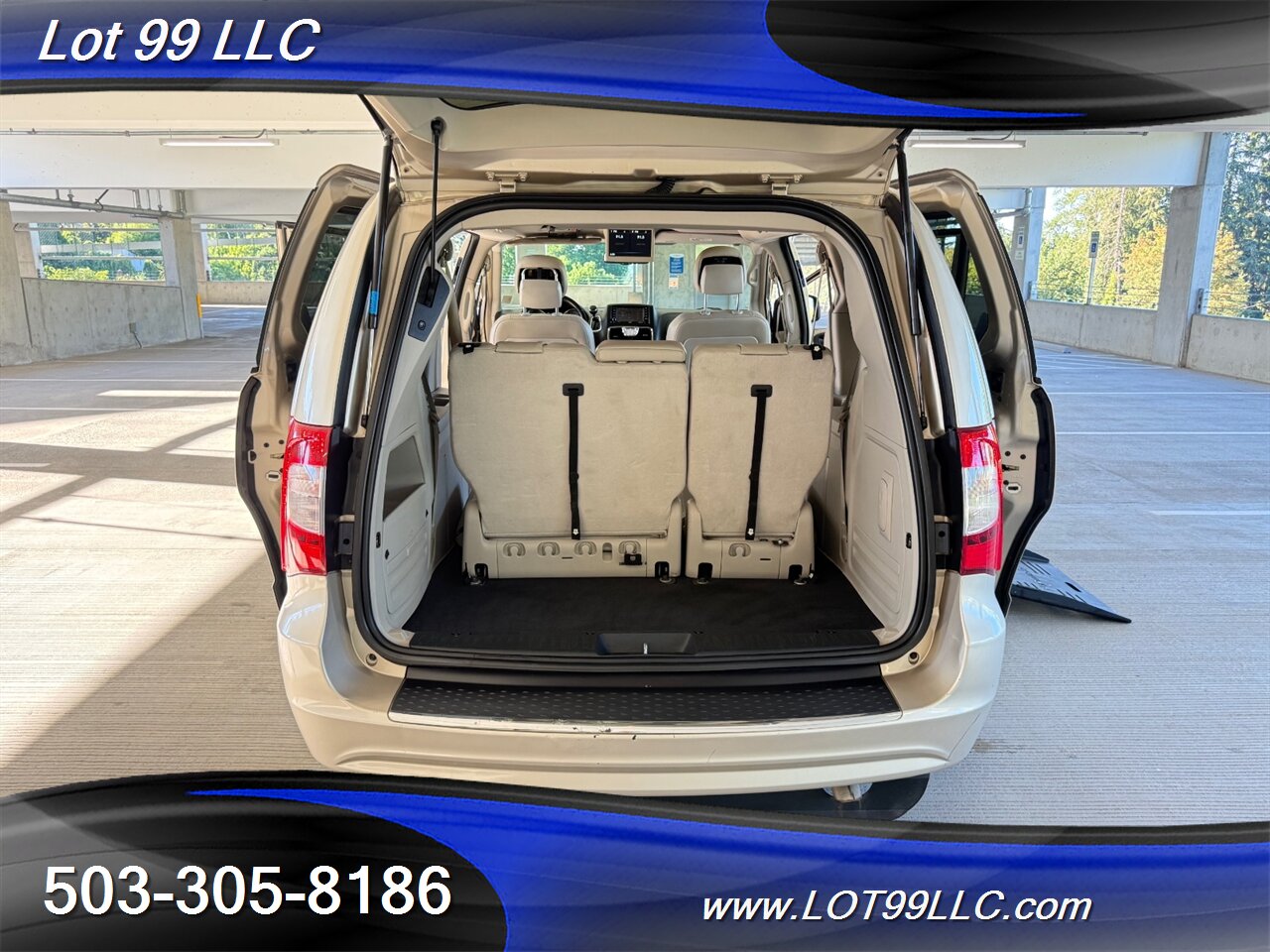 2013 Chrysler Town & Country Touring 128k BraunAbility WHEELCHAIR VAN Side Ramp DVD Navi Camera Power Doors - Photo 25 - Milwaukie, OR 97267
