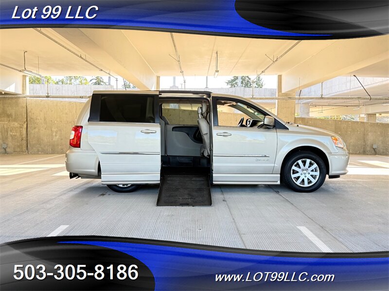 2013 Chrysler Town & Country