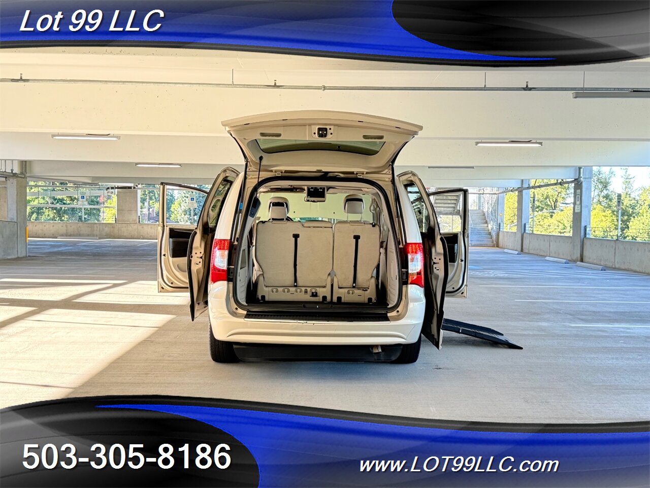 2013 Chrysler Town & Country Touring 128k BraunAbility WHEELCHAIR VAN Side Ramp DVD Navi Camera Power Doors - Photo 30 - Milwaukie, OR 97267