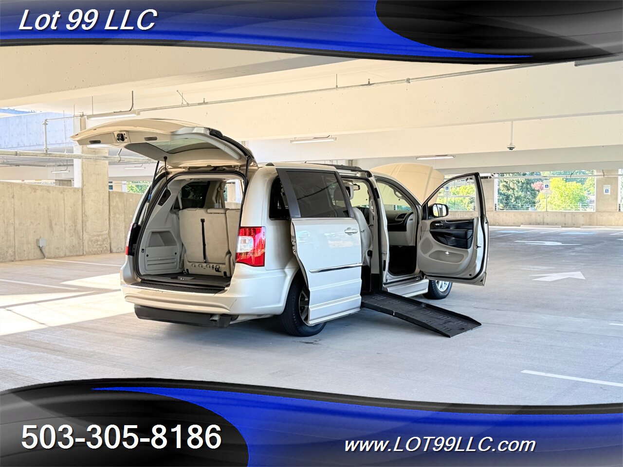 2013 Chrysler Town & Country Touring 128k BraunAbility WHEELCHAIR VAN Side Ramp DVD Navi Camera Power Doors - Photo 29 - Milwaukie, OR 97267
