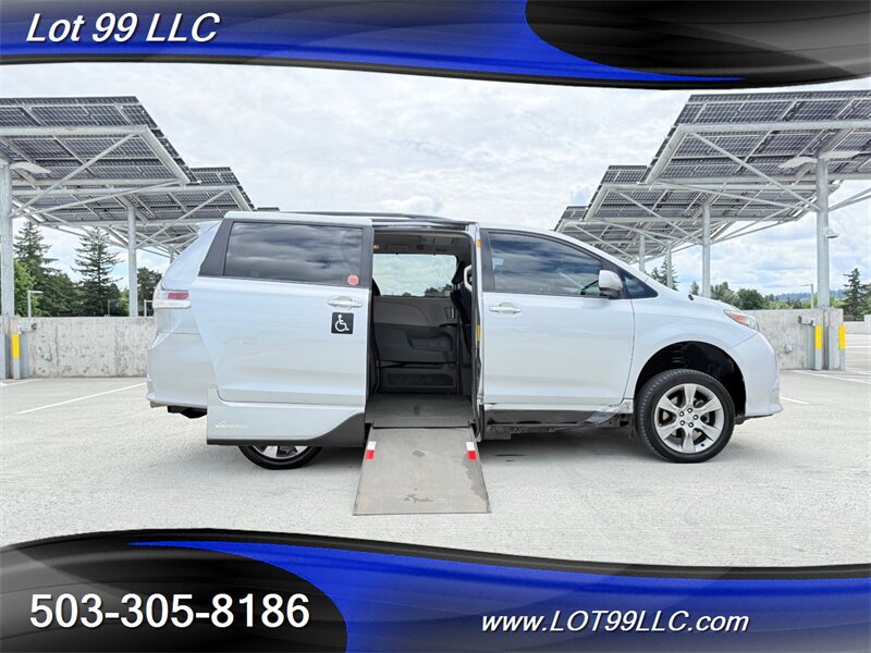 2014 Toyota Sienna SE V6 8-Passenger's photo