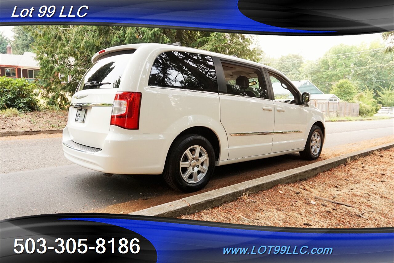 2012 Chrysler Town and Country Touring 3.6L Auto Dual Power Doors Leather   - Photo 9 - Milwaukie, OR 97267