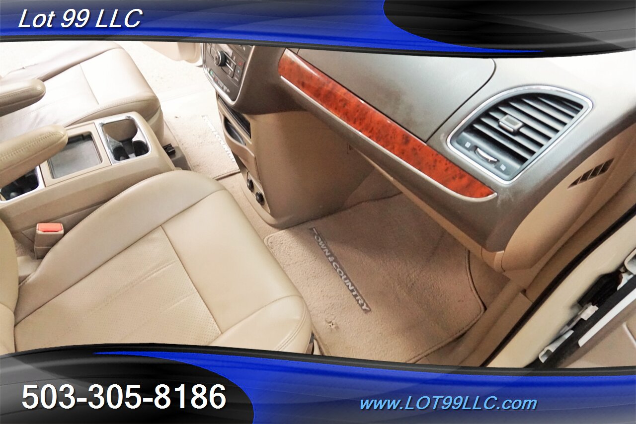 2012 Chrysler Town and Country Touring 3.6L Auto Dual Power Doors Leather   - Photo 36 - Milwaukie, OR 97267