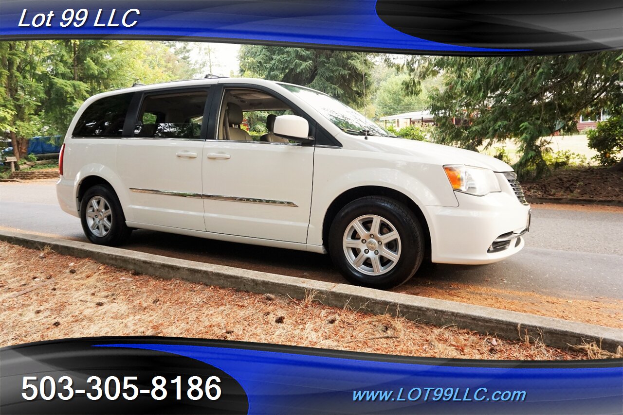 2012 Chrysler Town and Country Touring 3.6L Auto Dual Power Doors Leather   - Photo 7 - Milwaukie, OR 97267