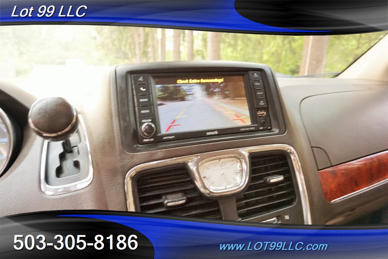 2012 Chrysler Town and Country Touring 3.6L Auto Dual Power Doors Leather   - Photo 40 - Milwaukie, OR 97267