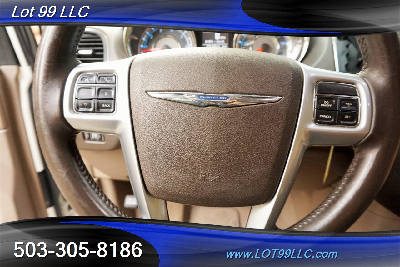 2012 Chrysler Town and Country Touring 3.6L Auto Dual Power Doors Leather   - Photo 23 - Milwaukie, OR 97267