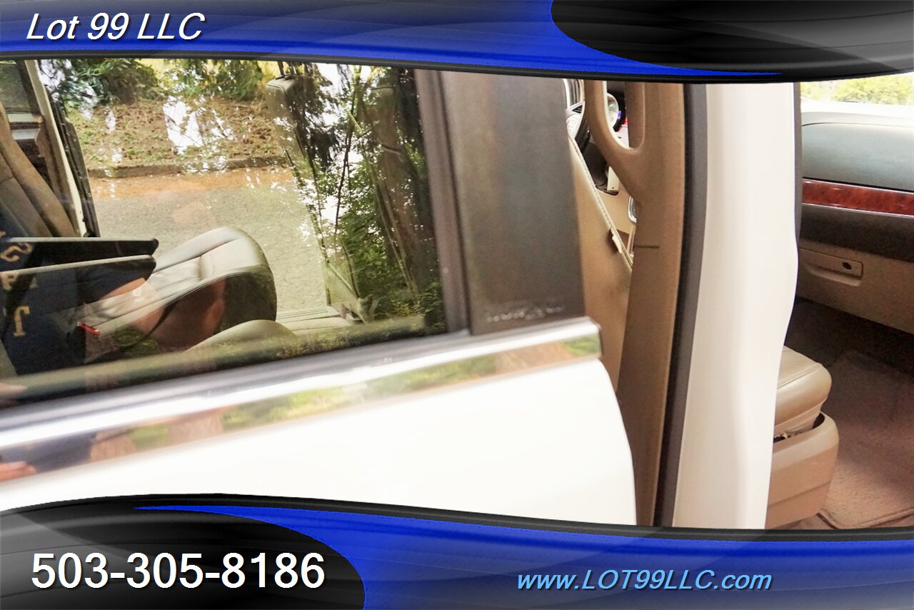 2012 Chrysler Town and Country Touring 3.6L Auto Dual Power Doors Leather   - Photo 35 - Milwaukie, OR 97267