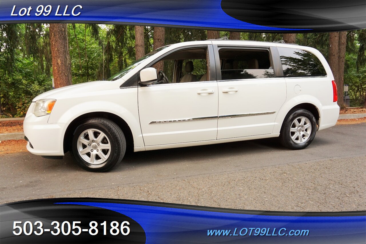 2012 Chrysler Town and Country Touring 3.6L Auto Dual Power Doors Leather   - Photo 5 - Milwaukie, OR 97267