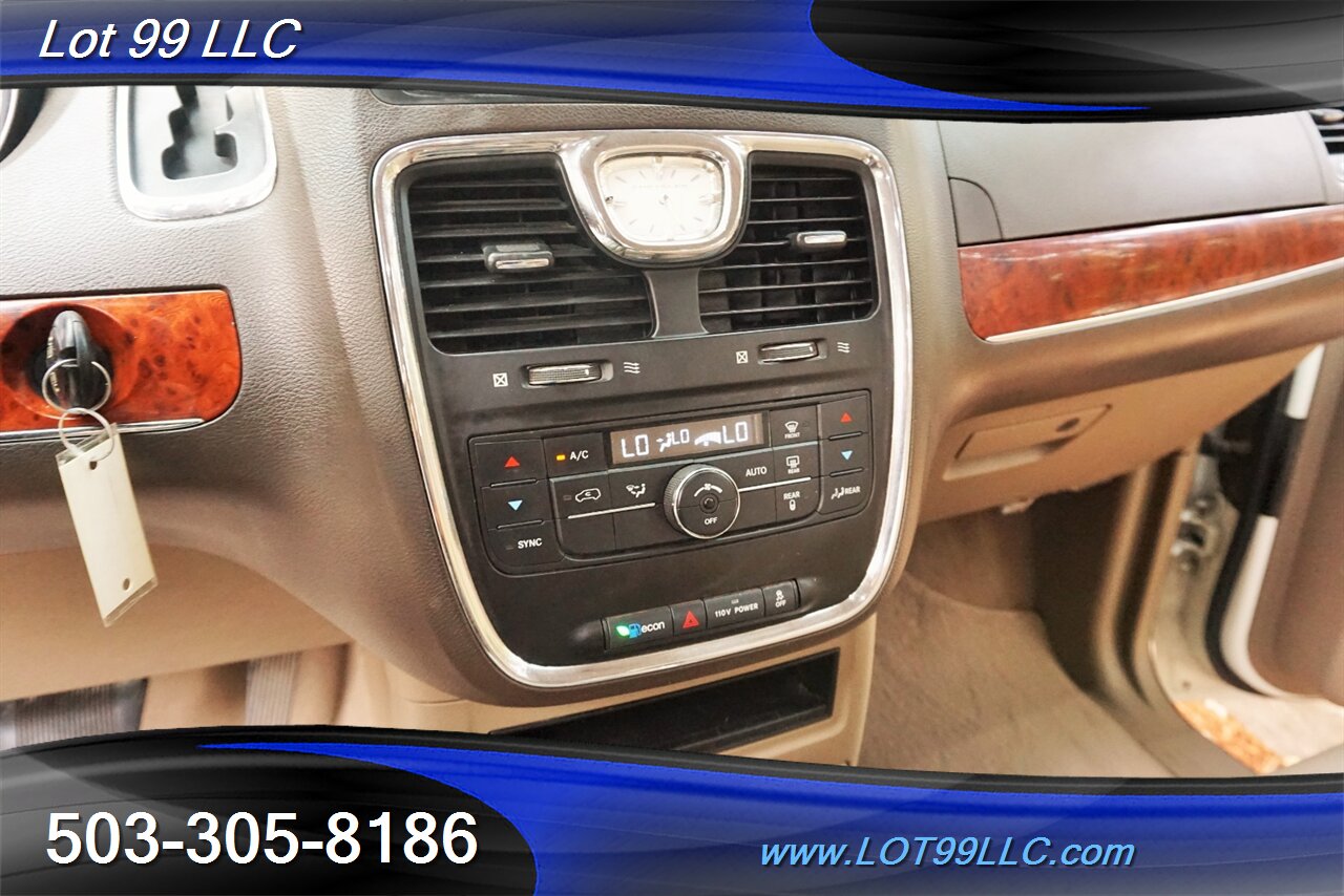 2012 Chrysler Town and Country Touring 3.6L Auto Dual Power Doors Leather   - Photo 22 - Milwaukie, OR 97267