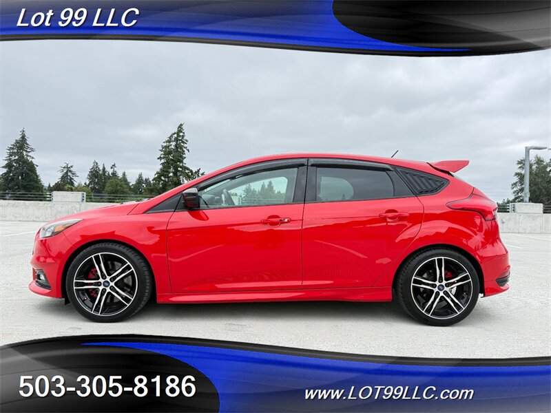 2017 Ford Focus 5 Door Hatch ST's photo