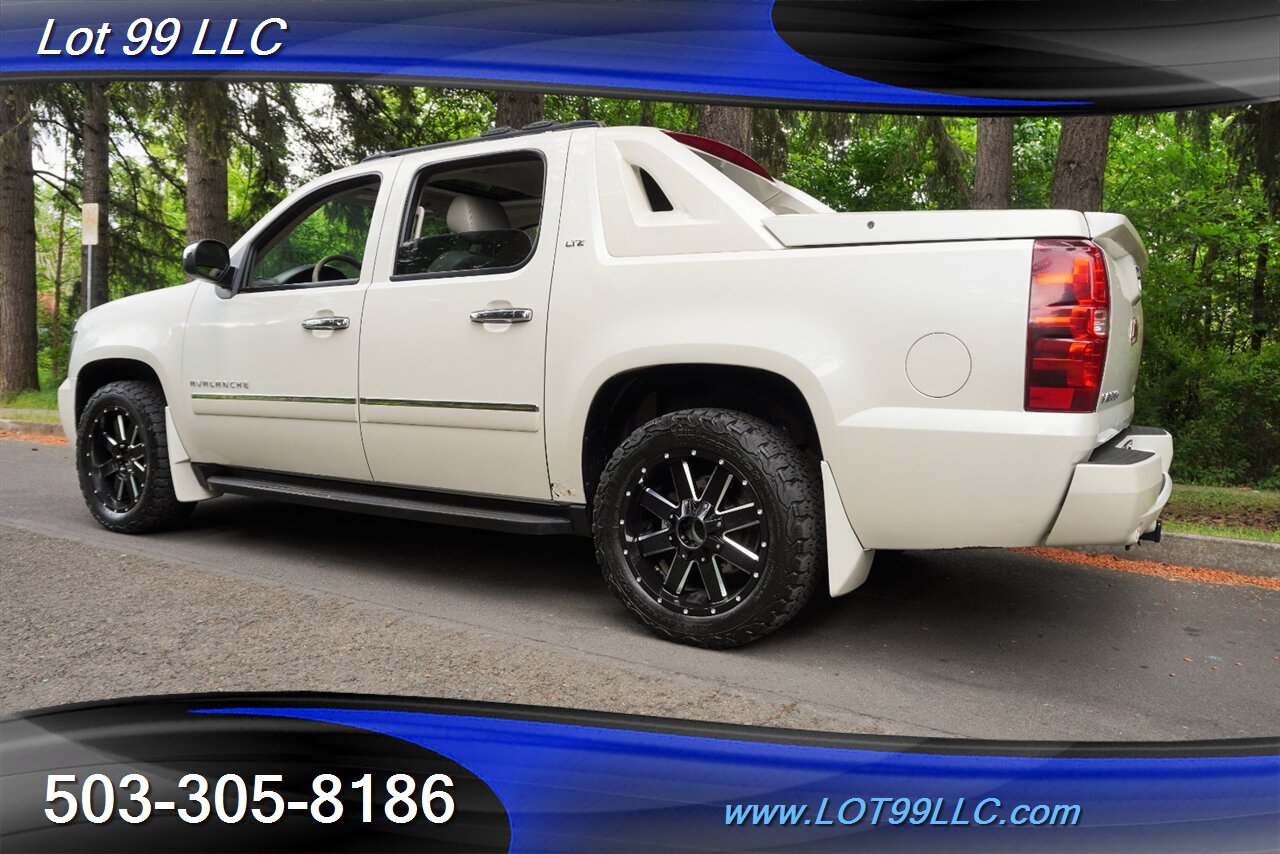 2012 Chevrolet Avalanche LTZ 4X4 V8 5.3L Auto Heated Leather Seats MOON GPS  Black 20 Wheels Newer Tires - Photo 11 - Milwaukie, OR 97267