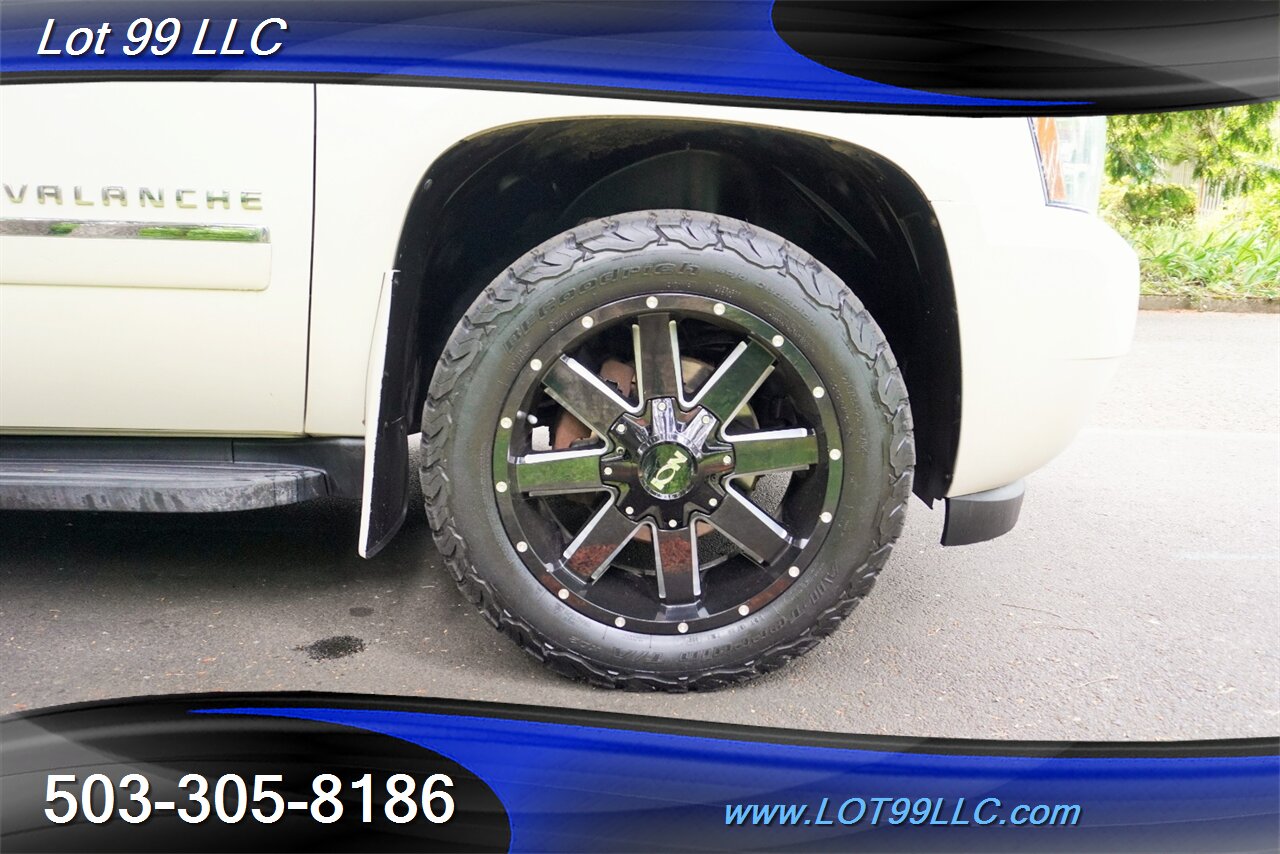 2012 Chevrolet Avalanche LTZ 4X4 V8 5.3L Auto Heated Leather Seats MOON GPS  Black 20 Wheels Newer Tires - Photo 4 - Milwaukie, OR 97267
