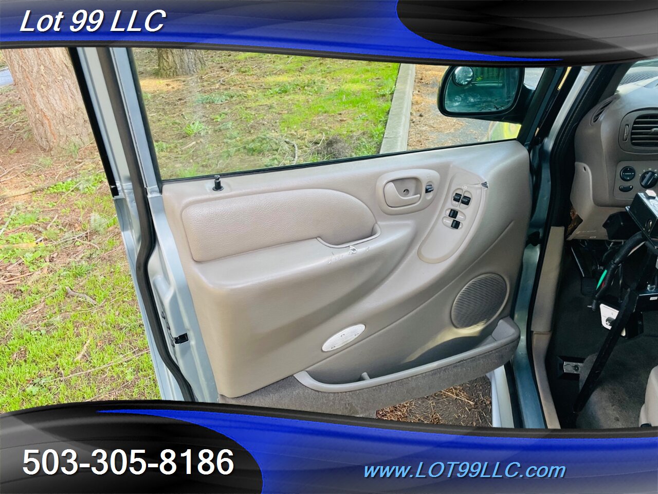 2003 Chrysler Town & Country LXi WHEELCHAIR VAN Htd Le   - Photo 27 - Milwaukie, OR 97267