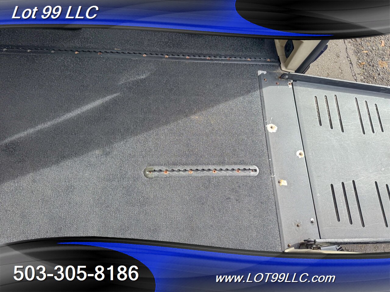 2012 Chrysler Town & Country Touring ** Braun WHEELCHAIR VAN ** Kneeling Power Ramp Backup Camera - Photo 35 - Milwaukie, OR 97267