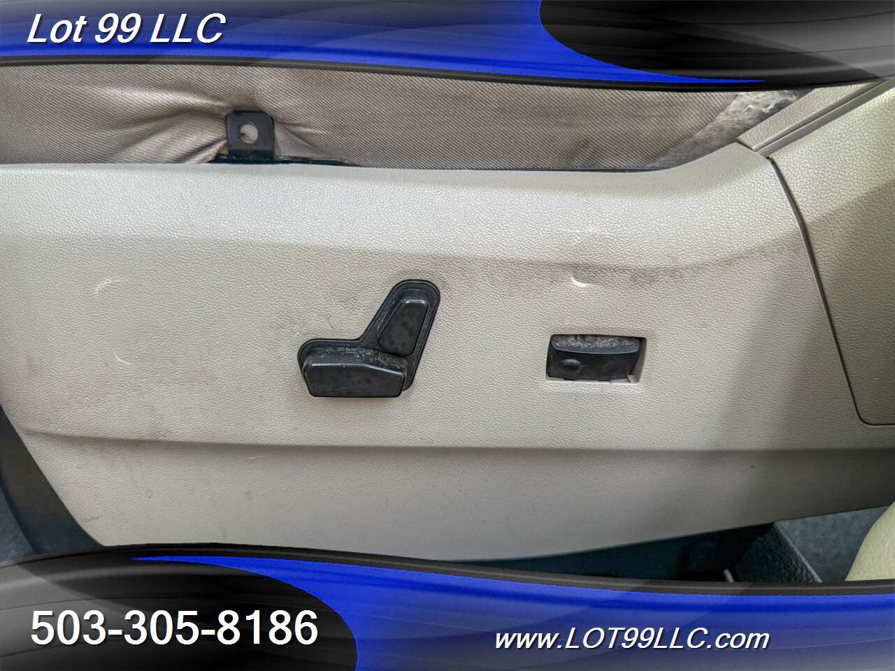 2012 Chrysler Town & Country Touring ** Braun WHEELCHAIR VAN ** Kneeling Power Ramp Backup Camera - Photo 77 - Milwaukie, OR 97267