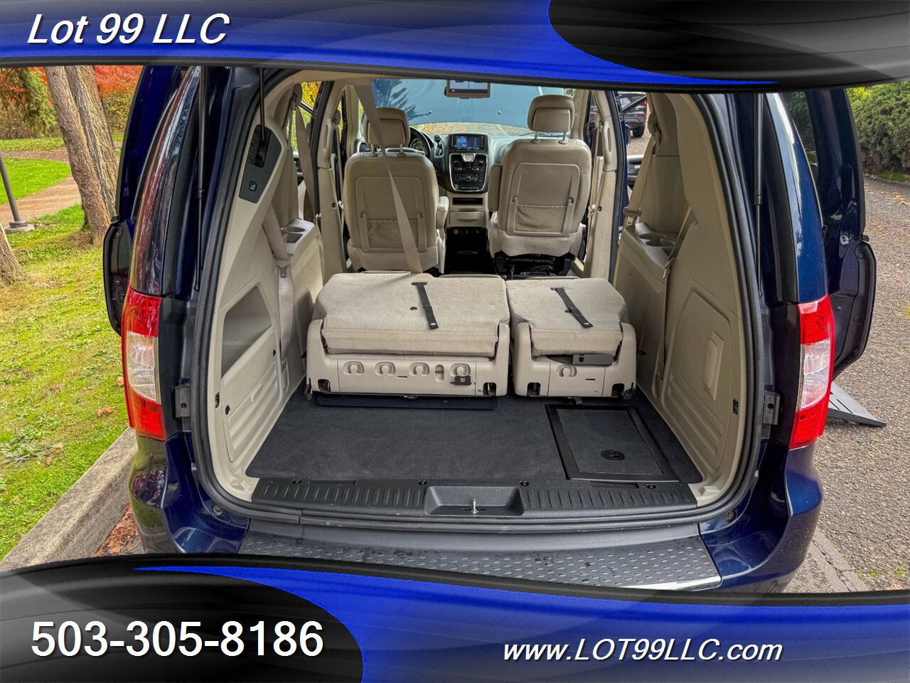 2012 Chrysler Town & Country Touring ** Braun WHEELCHAIR VAN ** Kneeling Power Ramp Backup Camera - Photo 57 - Milwaukie, OR 97267