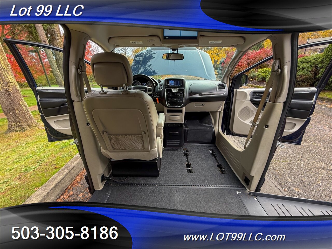2012 Chrysler Town & Country Touring ** Braun WHEELCHAIR VAN ** Kneeling Power Ramp Backup Camera - Photo 64 - Milwaukie, OR 97267