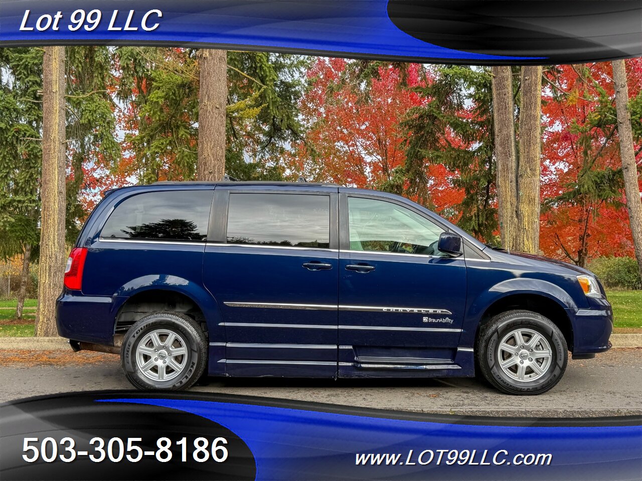 2012 Chrysler Town & Country Touring ** Braun WHEELCHAIR VAN ** Kneeling Power Ramp Backup Camera - Photo 10 - Milwaukie, OR 97267