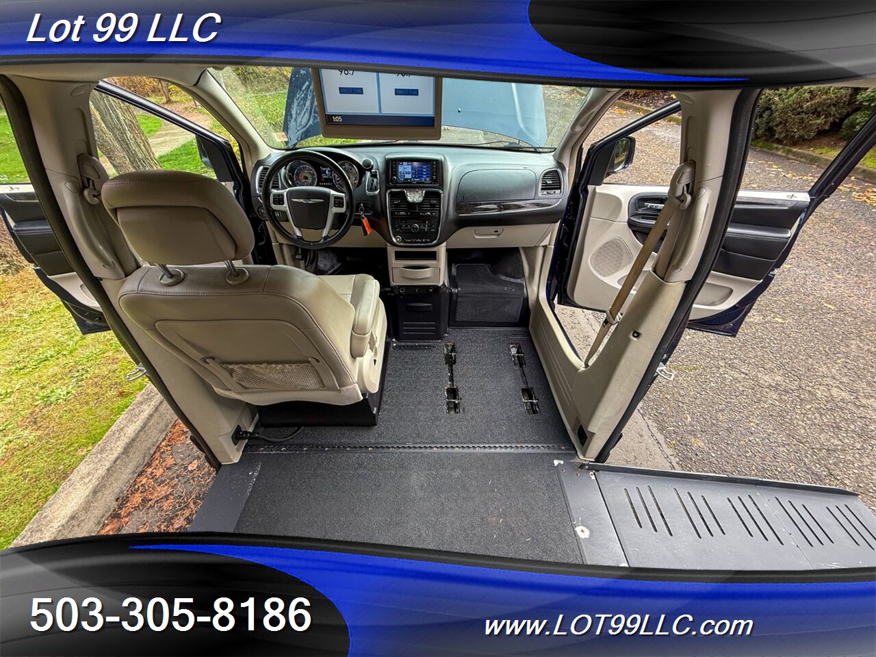 2012 Chrysler Town & Country Touring ** Braun WHEELCHAIR VAN ** Kneeling Power Ramp Backup Camera - Photo 66 - Milwaukie, OR 97267