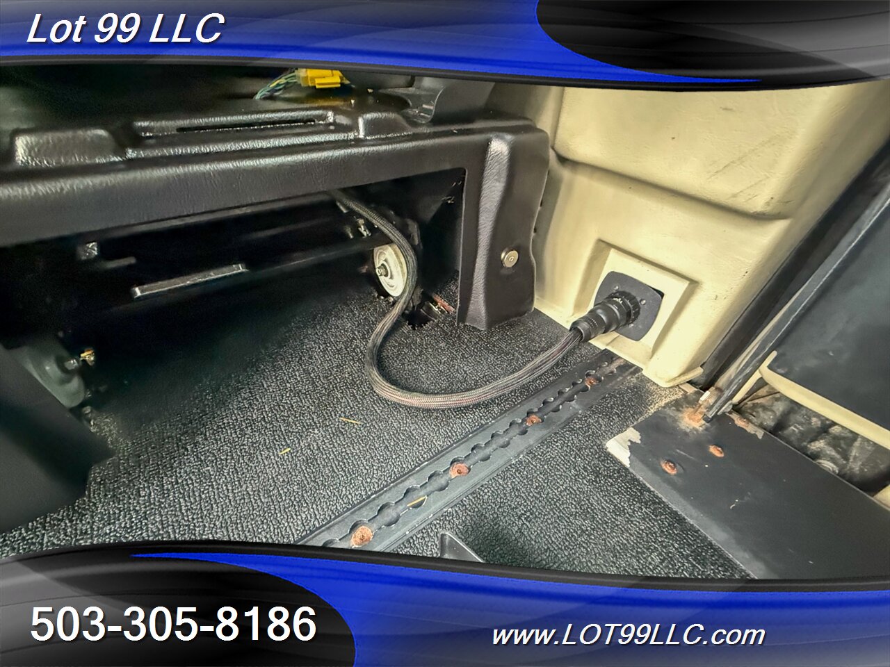 2012 Chrysler Town & Country Touring ** Braun WHEELCHAIR VAN ** Kneeling Power Ramp Backup Camera - Photo 76 - Milwaukie, OR 97267