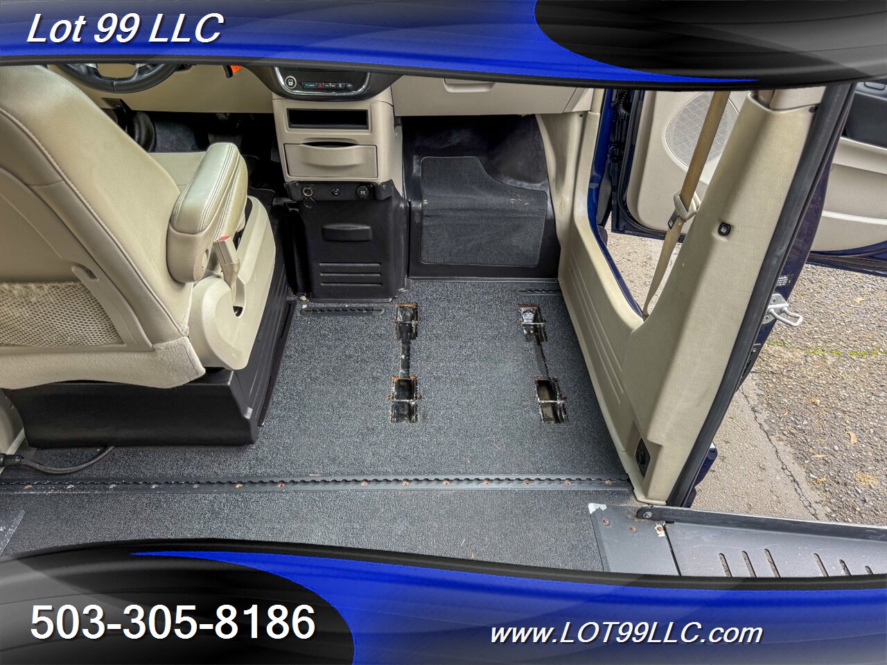 2012 Chrysler Town & Country Touring ** Braun WHEELCHAIR VAN ** Kneeling Power Ramp Backup Camera - Photo 65 - Milwaukie, OR 97267