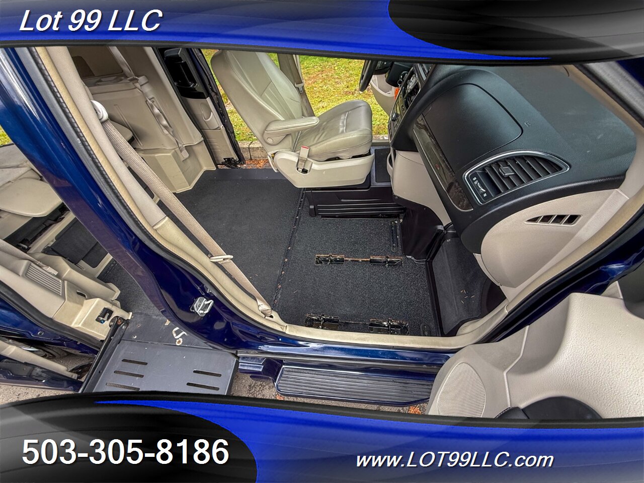 2012 Chrysler Town & Country Touring ** Braun WHEELCHAIR VAN ** Kneeling Power Ramp Backup Camera - Photo 67 - Milwaukie, OR 97267
