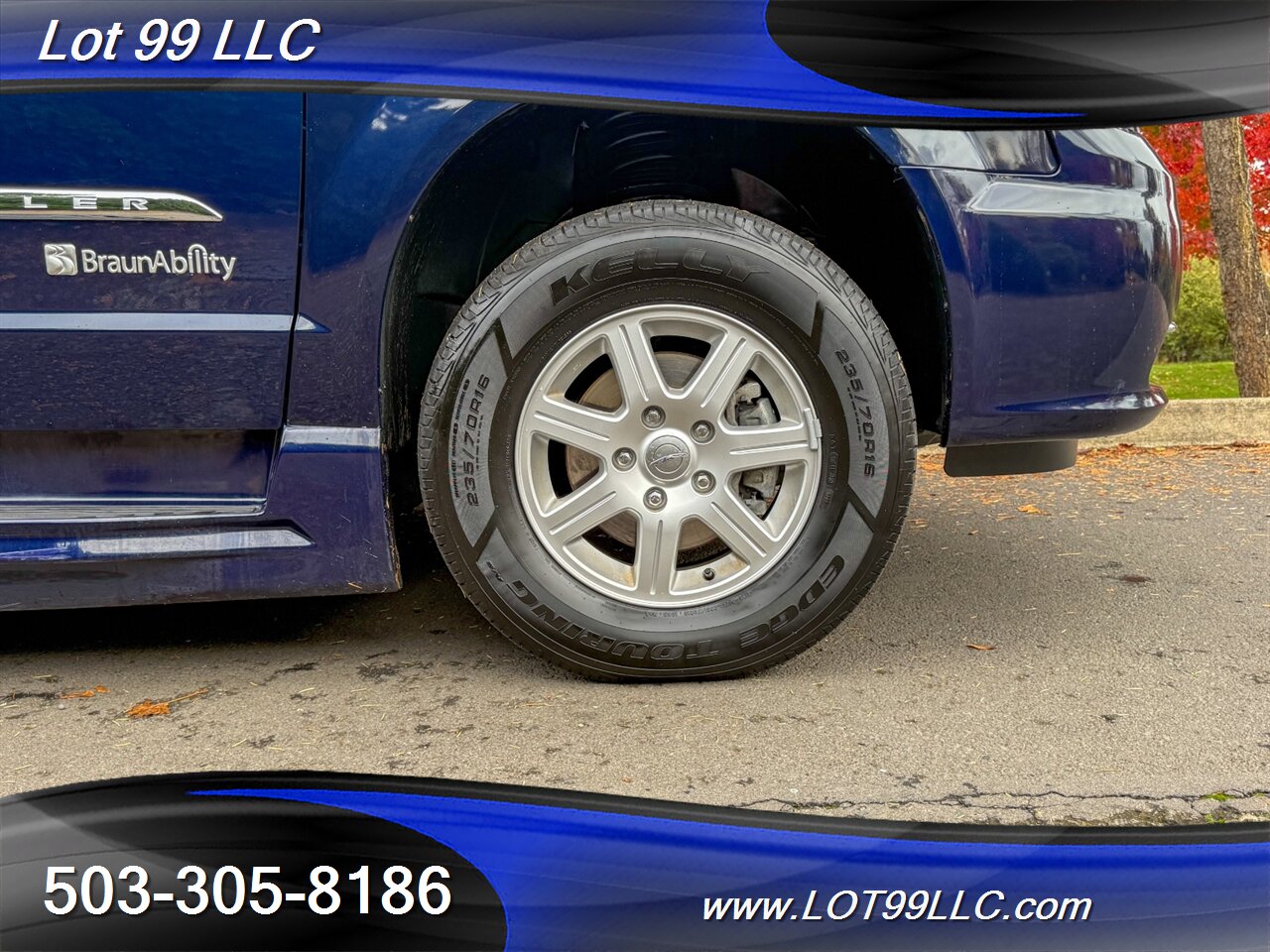 2012 Chrysler Town & Country Touring ** Braun WHEELCHAIR VAN ** Kneeling Power Ramp Backup Camera - Photo 24 - Milwaukie, OR 97267