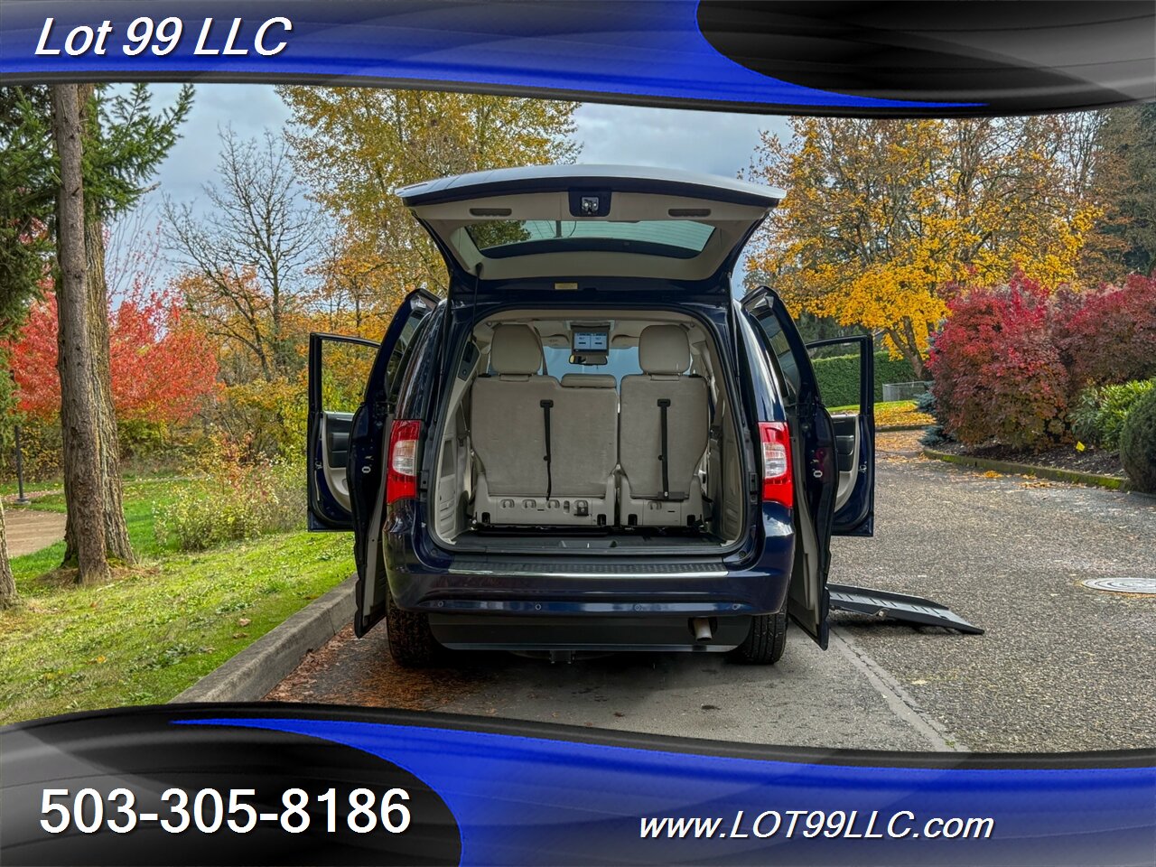 2012 Chrysler Town & Country Touring ** Braun WHEELCHAIR VAN ** Kneeling Power Ramp Backup Camera - Photo 54 - Milwaukie, OR 97267