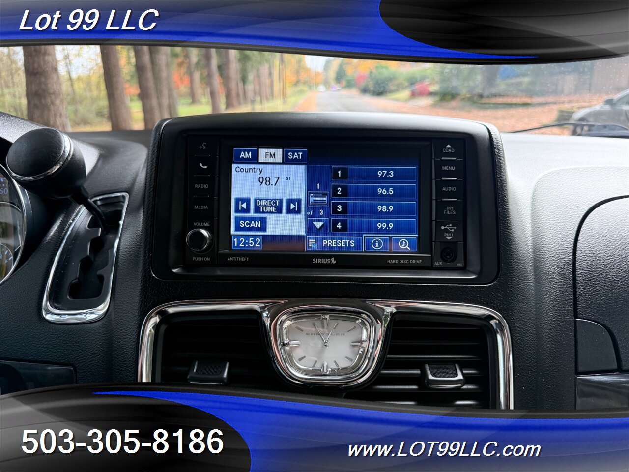 2012 Chrysler Town & Country Touring ** Braun WHEELCHAIR VAN ** Kneeling Power Ramp Backup Camera - Photo 84 - Milwaukie, OR 97267